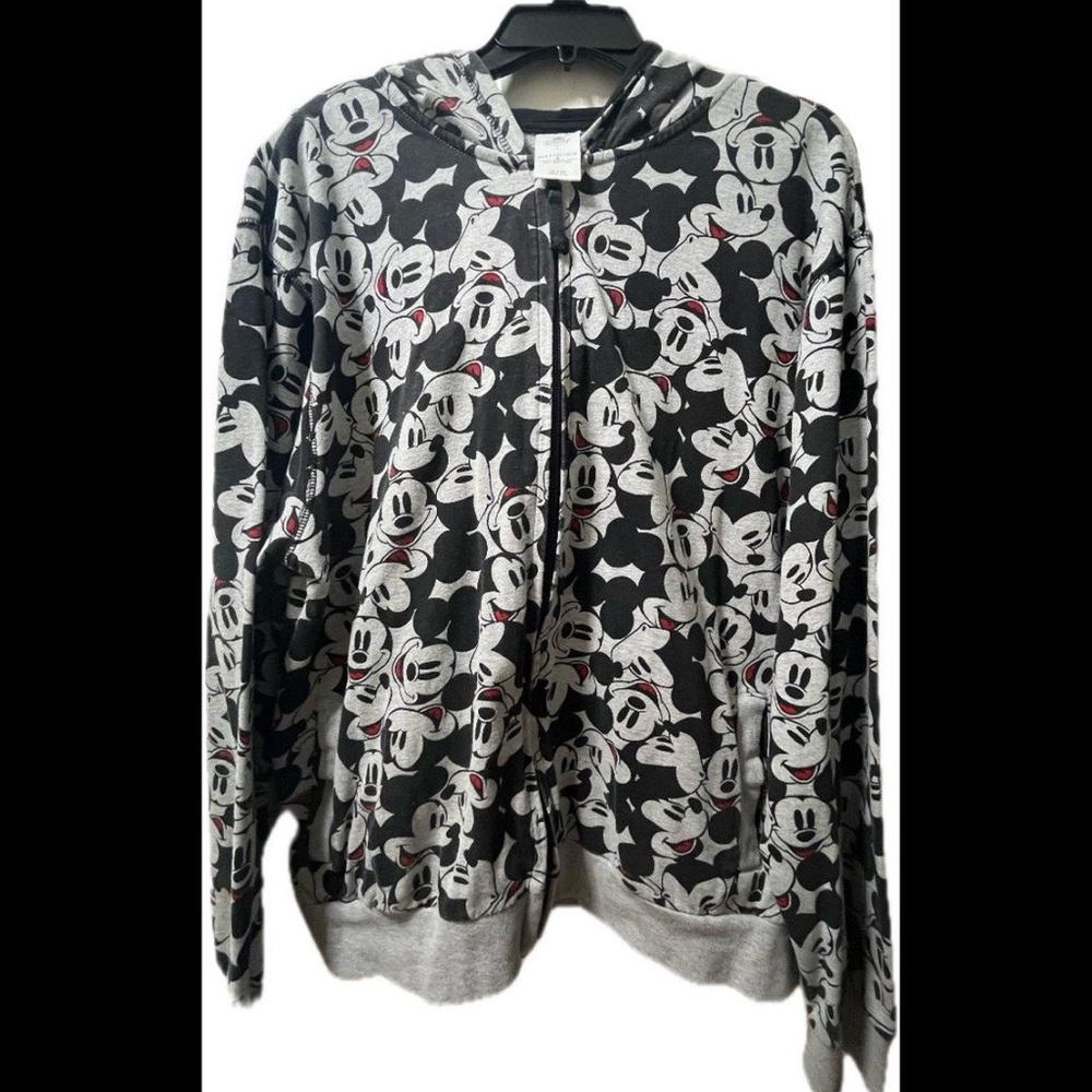 Black and grey Mickey Mouse (vintage) sweater